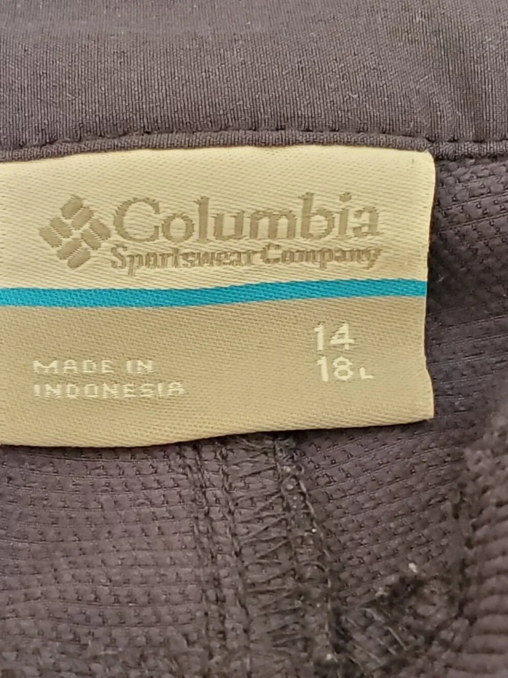 Women's Columbia Cargo Style Shorts  Knee Length Size 14 Smokey Blue